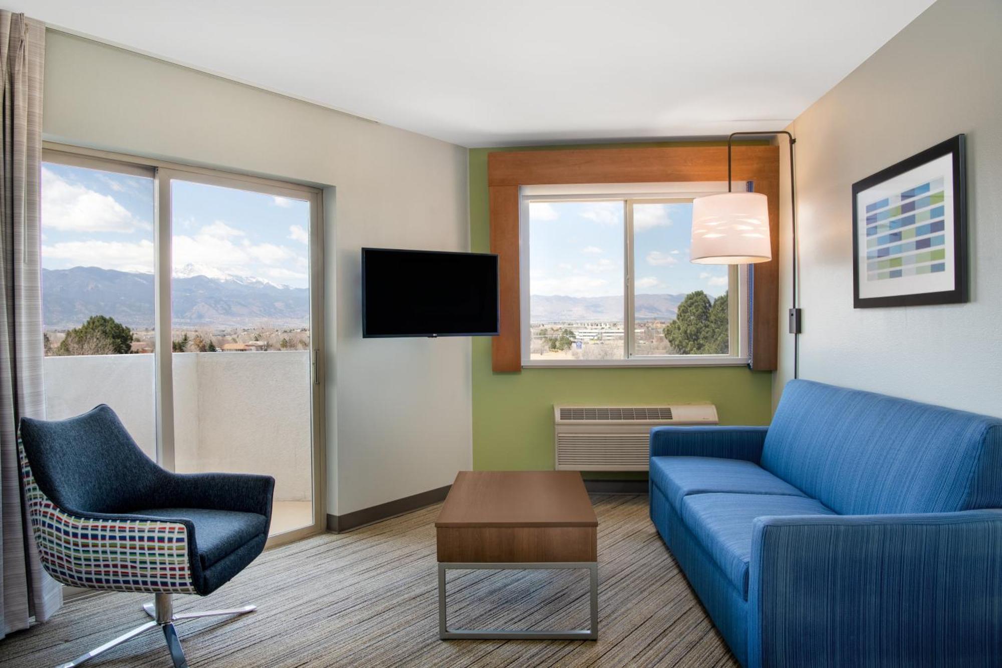 Holiday Inn Express & Suites Colorado Springs-Airport, An Ihg Hotel Bagian luar foto