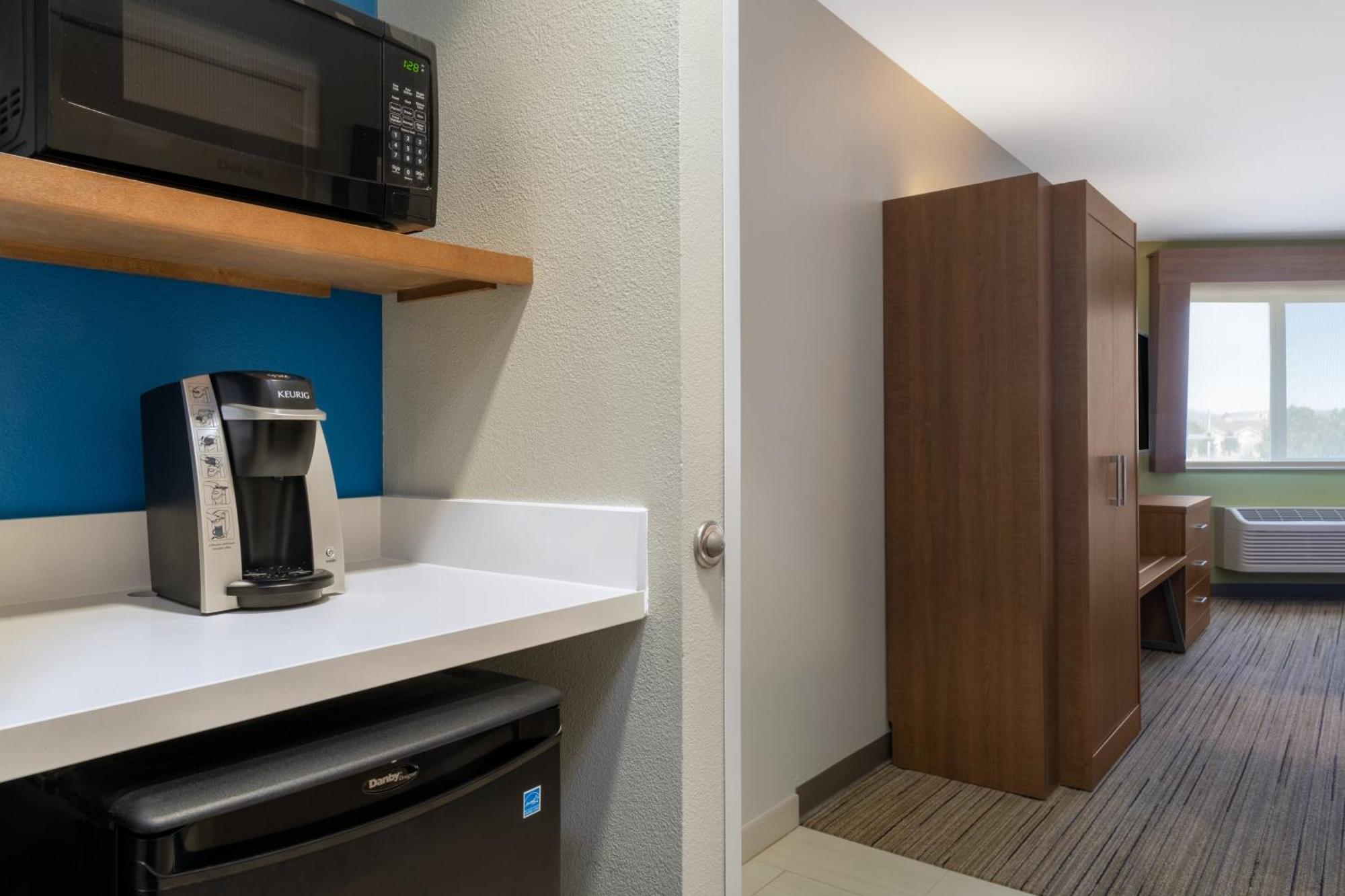 Holiday Inn Express & Suites Colorado Springs-Airport, An Ihg Hotel Bagian luar foto