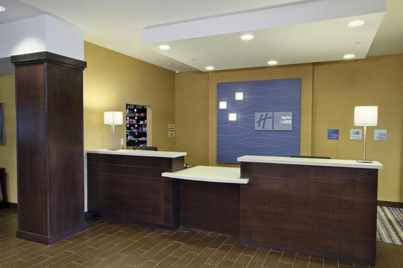 Holiday Inn Express & Suites Colorado Springs-Airport, An Ihg Hotel Bagian luar foto