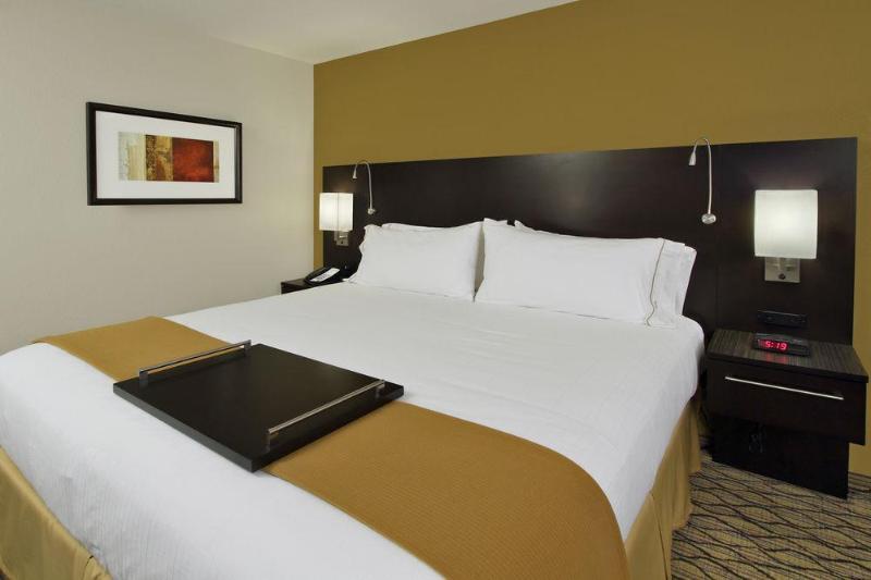 Holiday Inn Express & Suites Colorado Springs-Airport, An Ihg Hotel Bagian luar foto